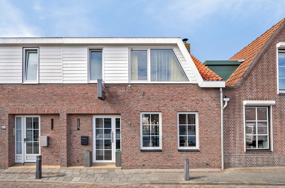 Zuiddijk 12