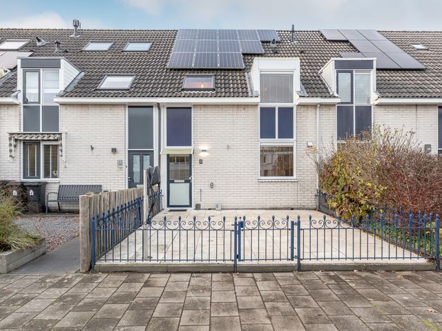 Klaproosstraat 8, Nieuw-Vennep