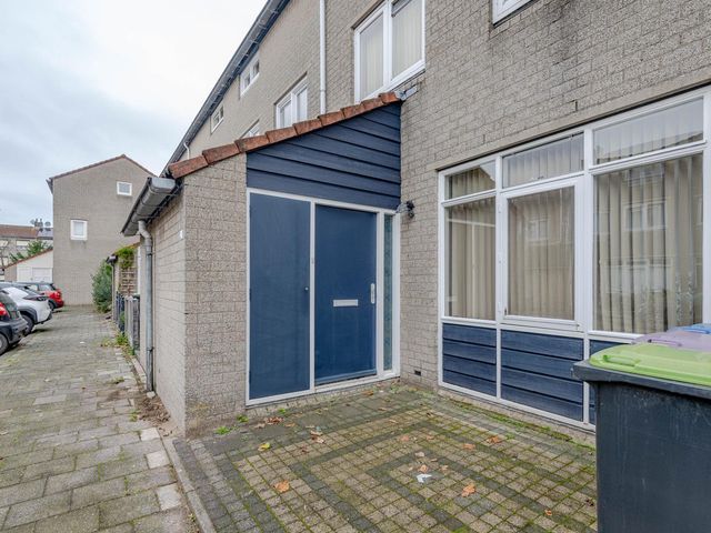 Uilenhoek 21, Spijkenisse