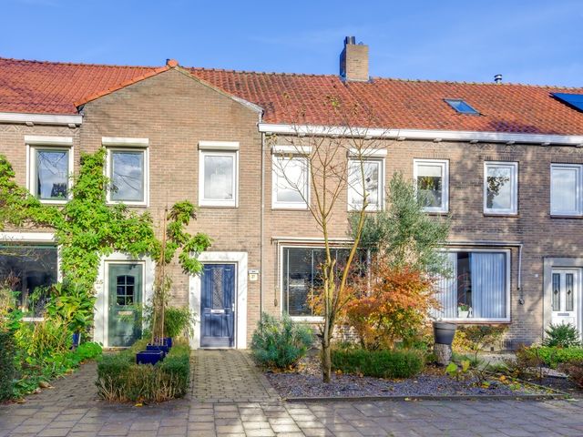 Pius X-straat 27, Rijen