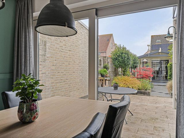 Damasstraat 15, Oud-Vossemeer