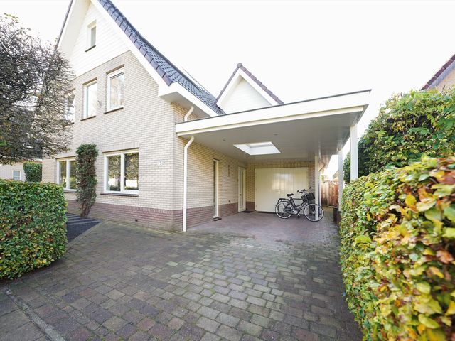 Mennestraat 75, Putten