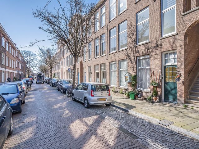 Esdoornstraat 121, 's-Gravenhage