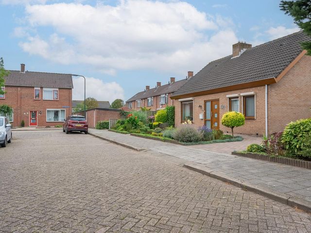 Jan van Beaumontstraat 1, Tholen