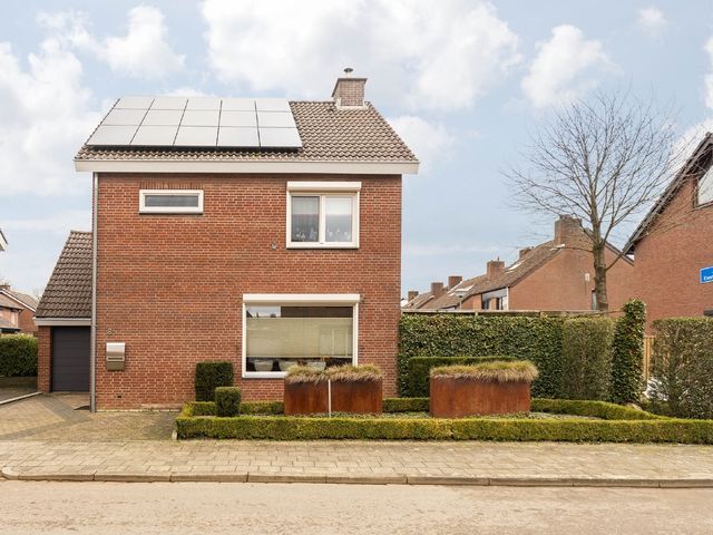 Maarten Trompstraat 8, Elsloo