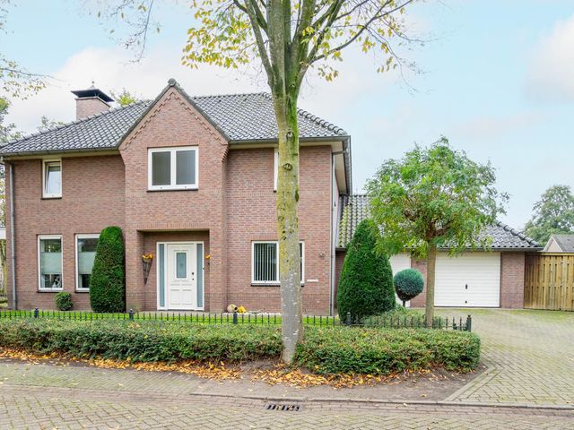 Boterbloemstraat 10, Bakel