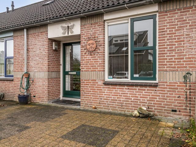 Bartokplantsoen 52, Barendrecht