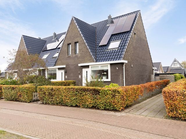 Menkarstraat 21, Zuidhorn