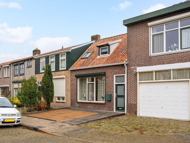 Oostsingel 25, Sint-Maartensdijk