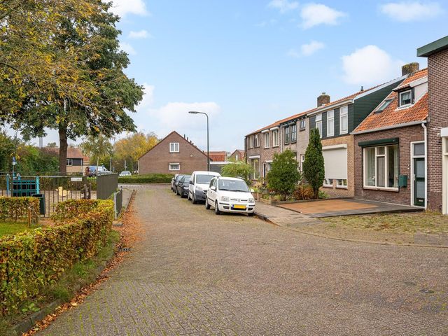 Oostsingel 25, Sint-Maartensdijk