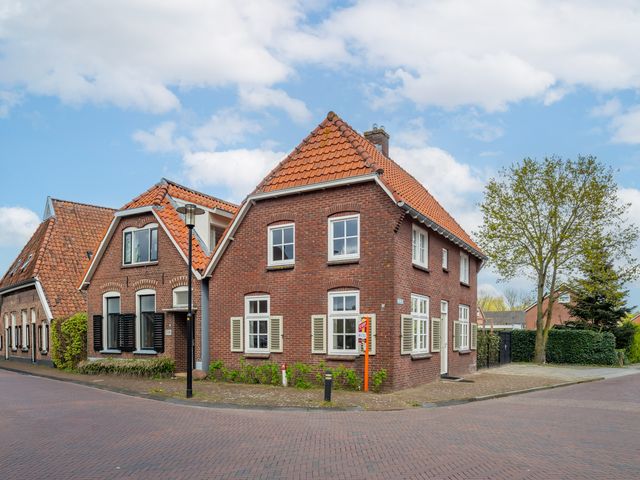 Dorpsstraat 31, Enter