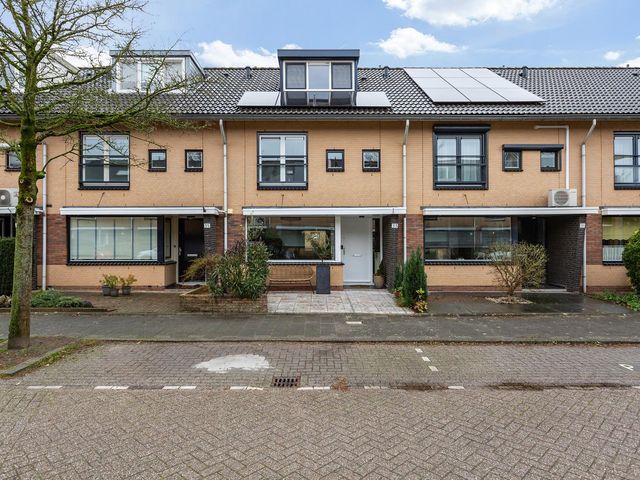 Van Eesterenveld 33, Barendrecht