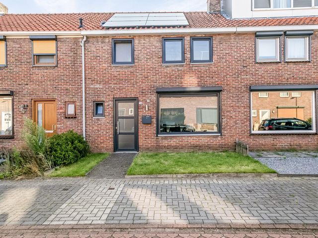 Bernhardstraat 34, Terneuzen