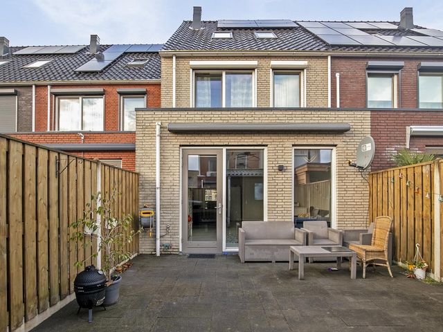 Jules de Cortestraat 4, Waalwijk