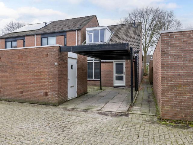 Dovenetel 28, Heerenveen