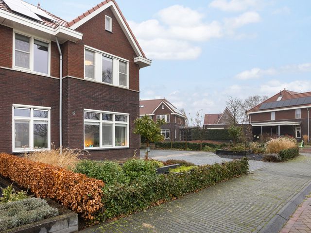 Heidevlinder 24, Holten