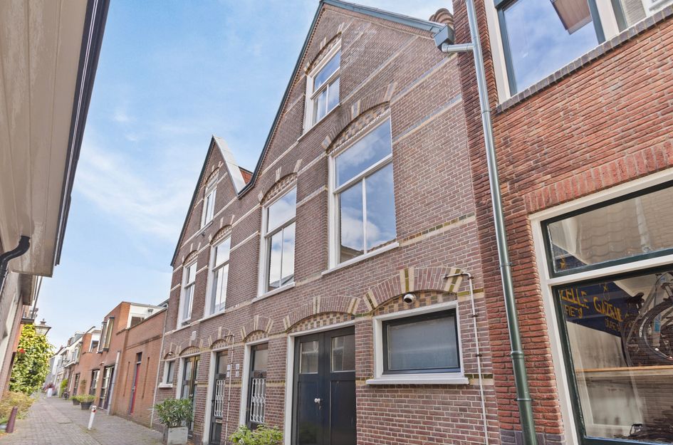 Nieuwebrugsteeg 14