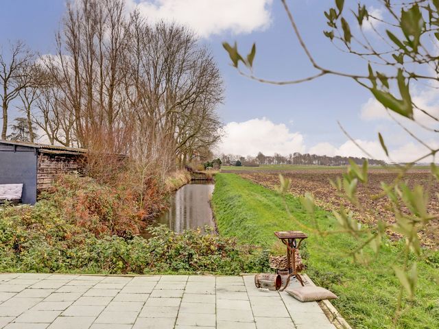 Middelsluissedijk Oz 82, Numansdorp
