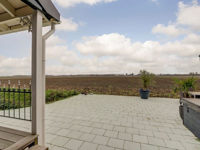 Middelsluissedijk Oz 82, Numansdorp