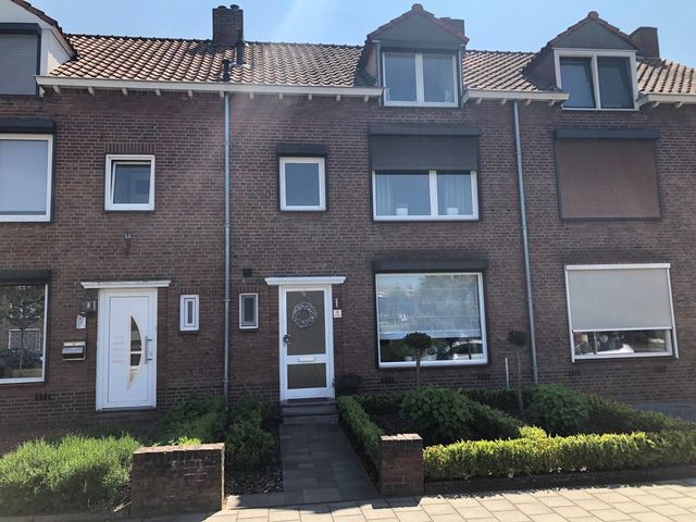 Plechelmusstraat 8, Tegelen