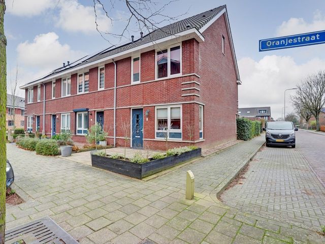 Oranjestraat 64, 'S-Gravendeel