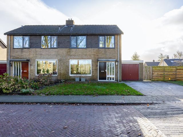 Spoorstraat 34, Marum