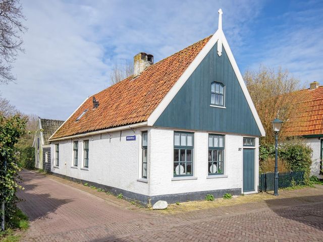 Hogereind 37, De Waal