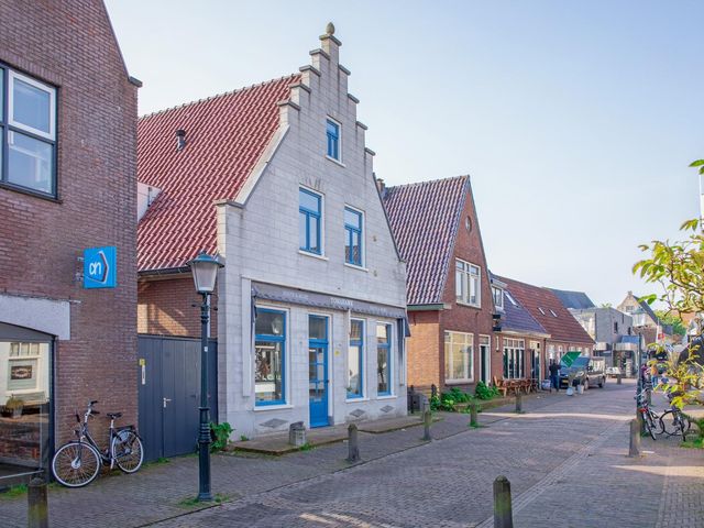 Waalderstraat 22, Den Burg