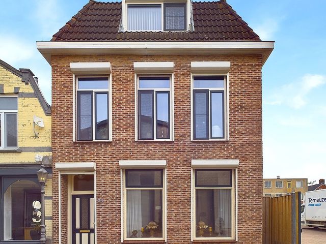 Vlooswijkstraat 24, Terneuzen