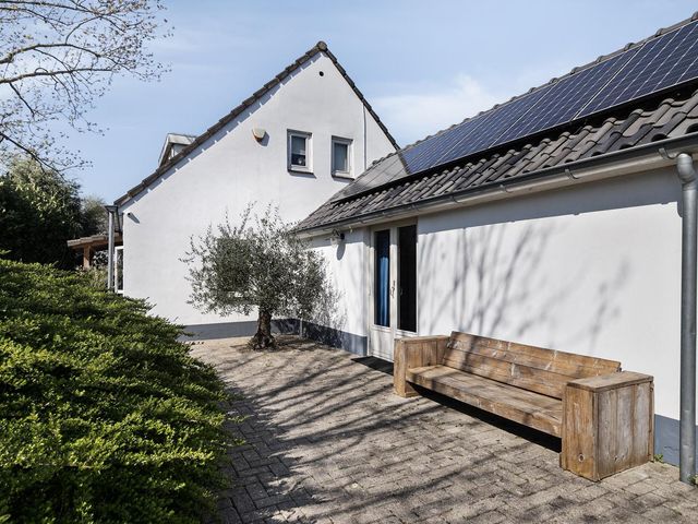 Grotestraat 46, Deest