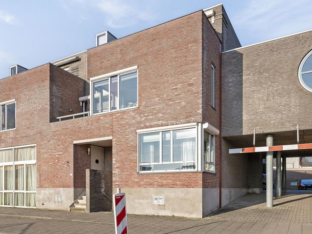 Molenhoekplein 13, Valburg