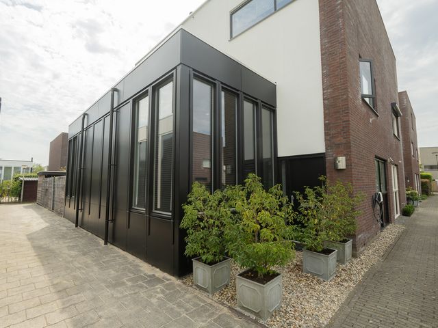 Vijverboslaan 8, Spijkenisse