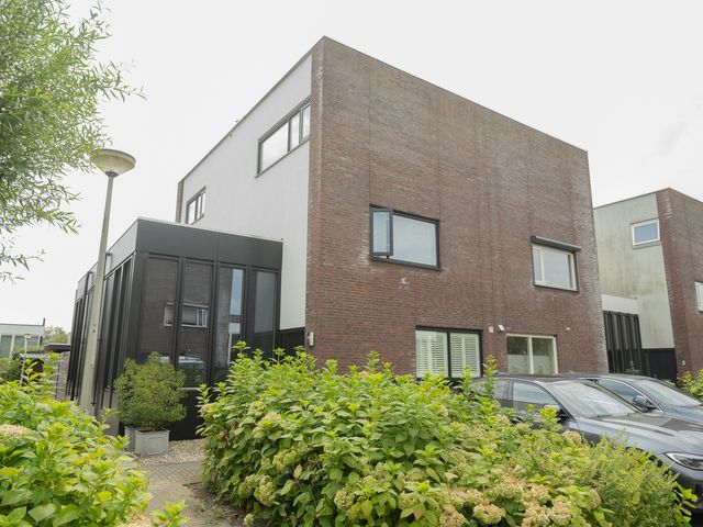 Vijverboslaan 8, Spijkenisse