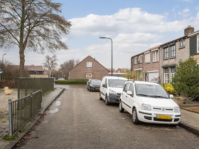 Oostsingel 23, Sint-Maartensdijk