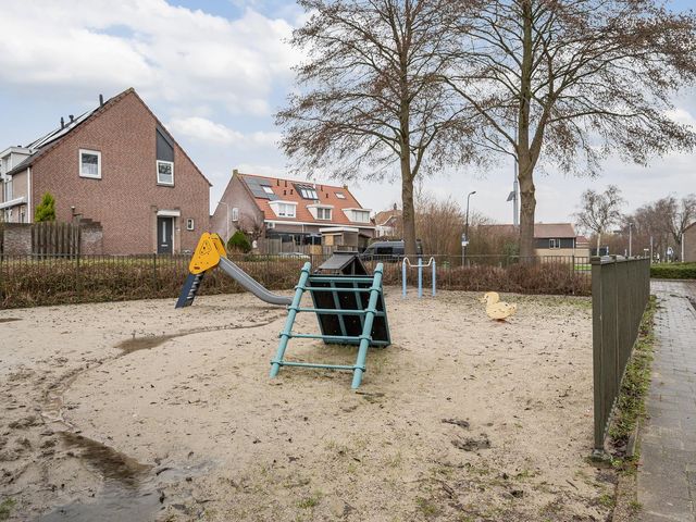 Oostsingel 23, Sint-Maartensdijk