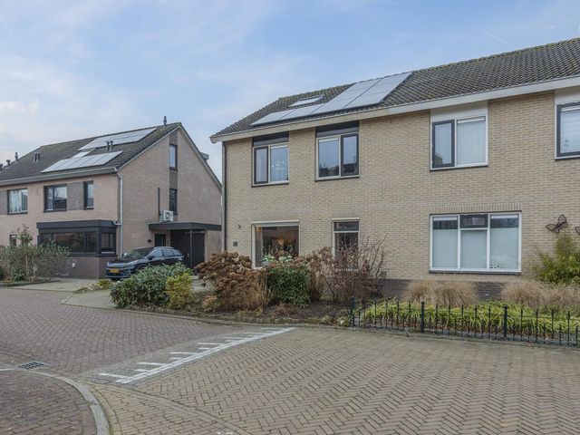 van Ostadestraat 48, Ommen