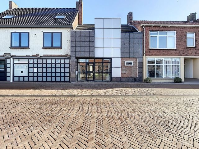 Dorpsplein 29, Schoondijke