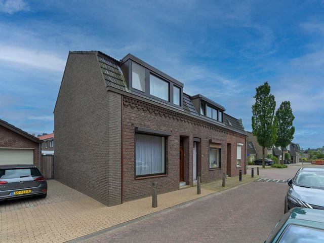 Hoogstraat 67, Tegelen