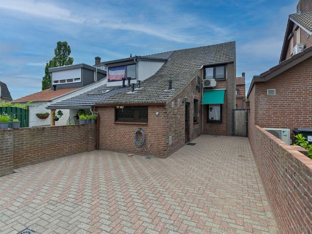 Hoogstraat 67, Tegelen