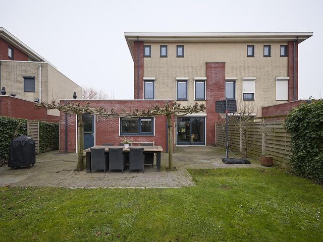 Ooievaar 5, Terneuzen