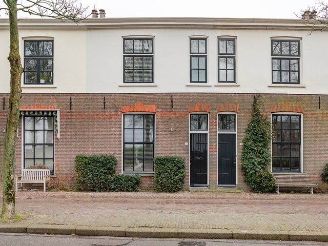 West 8, Hoorn