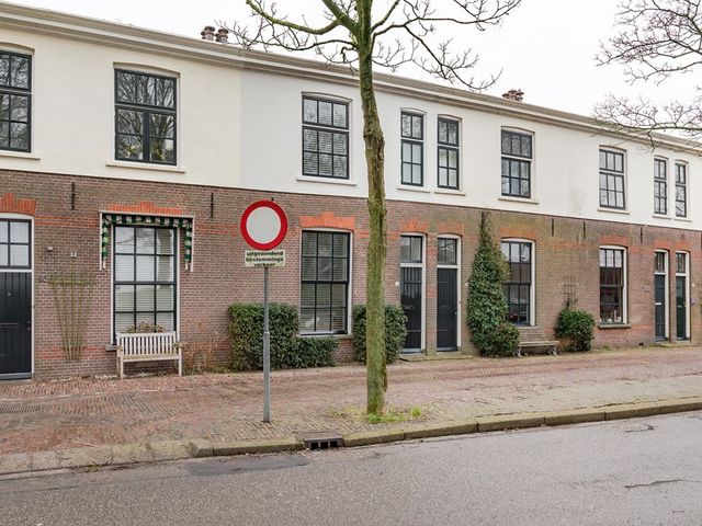 West 8, Hoorn