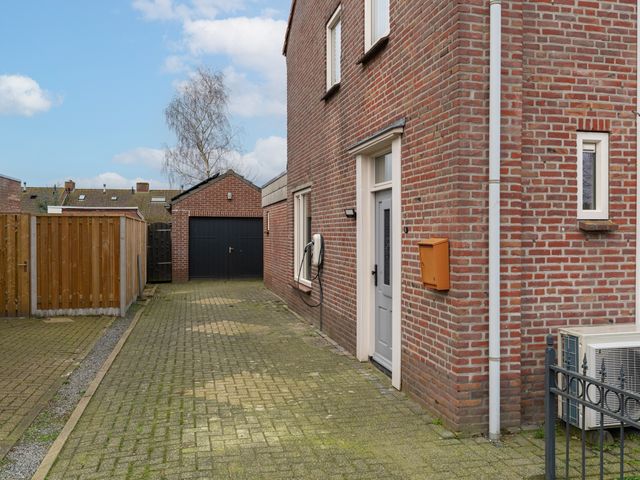 Rector Gelissenstraat 8, Waspik