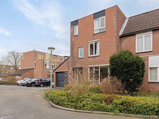 Koperwieklaan 57, Voorschoten