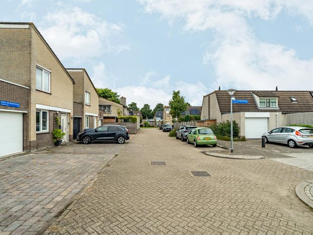 K.P.C. de Bazelstraat 6, Almere