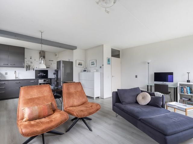 Dijkmeent 19, Almere
