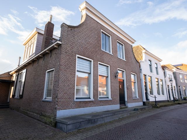 Warmoesstraat 10, Den Burg