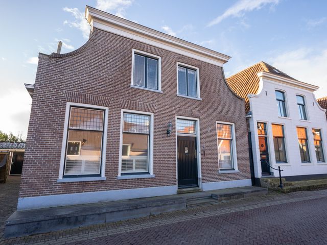 Warmoesstraat 10, Den Burg