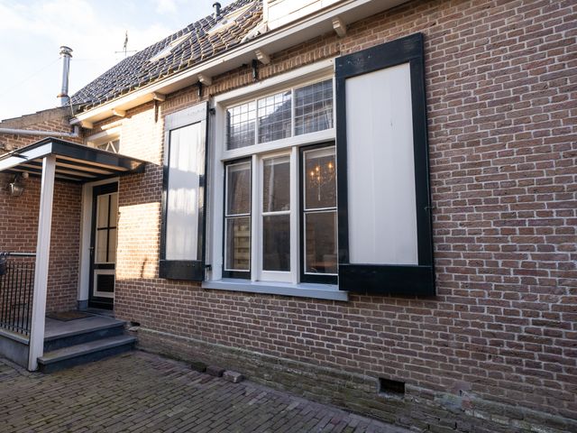 Warmoesstraat 10, Den Burg