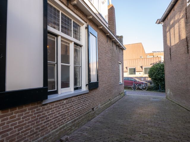 Warmoesstraat 10, Den Burg